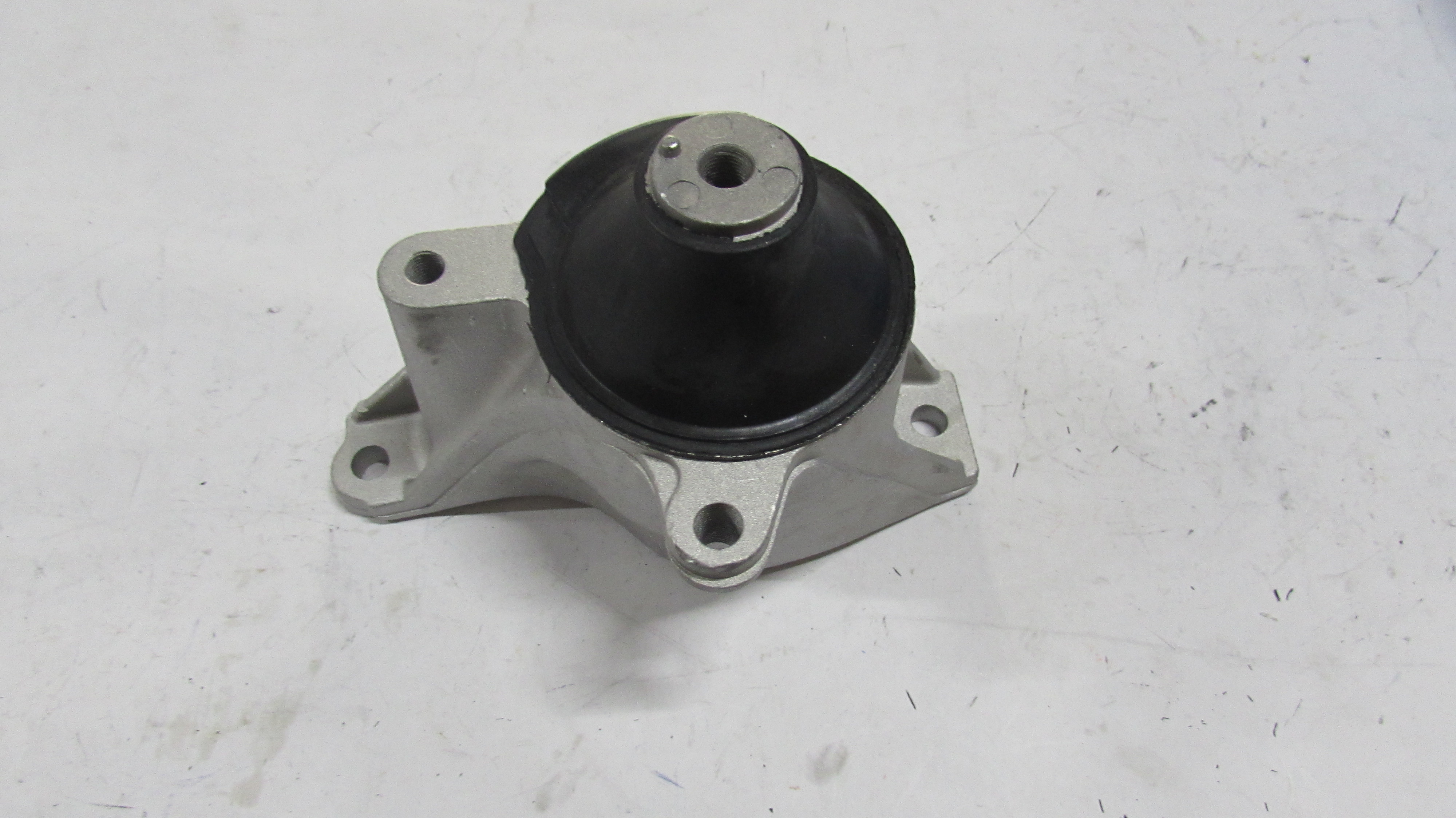MOTOR TAKOZU SAG YAGLI